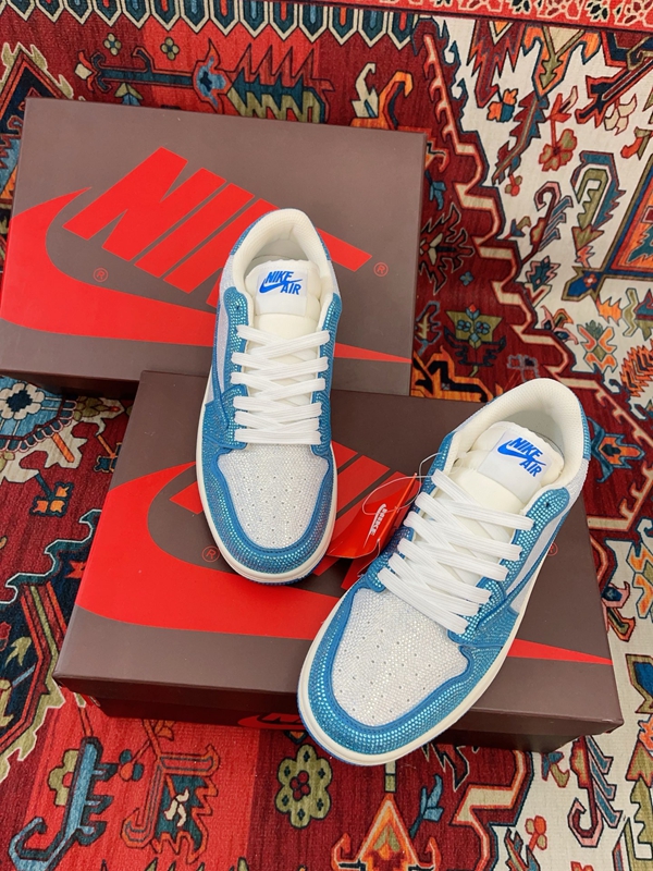 ナイキ靴側面デザイン